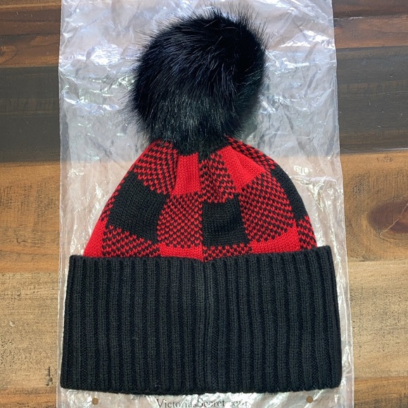 Victoria’s Secret Jacquard Pom Pom Beanie New and New in Package - Picture 3 of 5